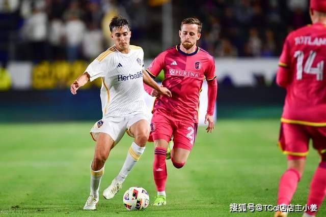 意甲女排揭幕斯坎迪奇3-0胜库内奥 安特罗波娃MVP